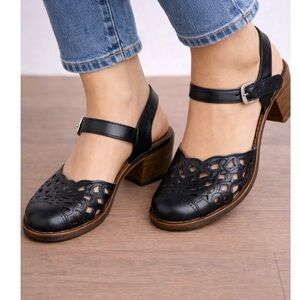 Josef Seibel Rebecca 17 model, featuring a black full-grain leather upper